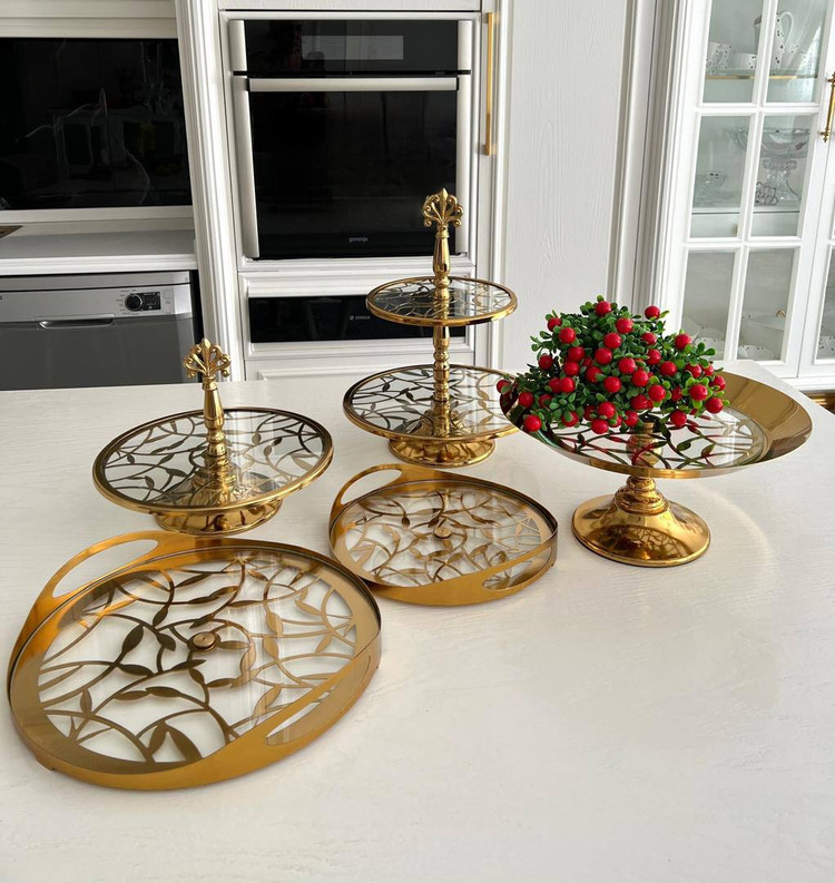 سینی بزرگ ۱۱۰۰۰۰۰ سینی کوچک ۹۸۰۰۰۰